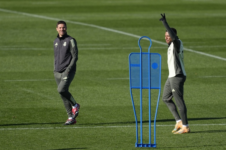 英雄联盟直播-队报:阿隆索无法接受失利,游说姆巴佩带伤出战,建议打封闭被拒