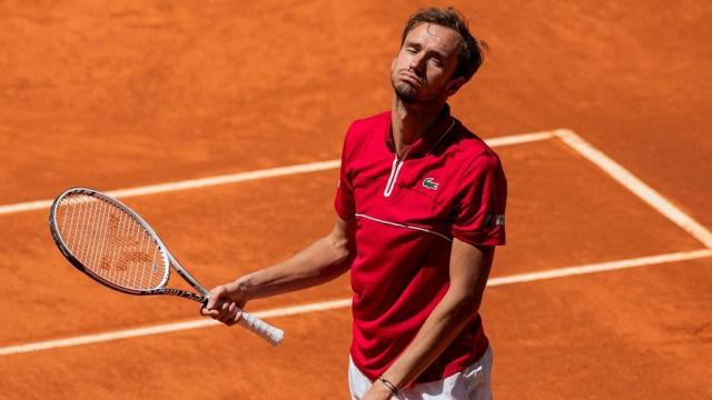 赛事赛程-红土蜜月期仅持续1天 梅德维德夫又被“打回原形”？