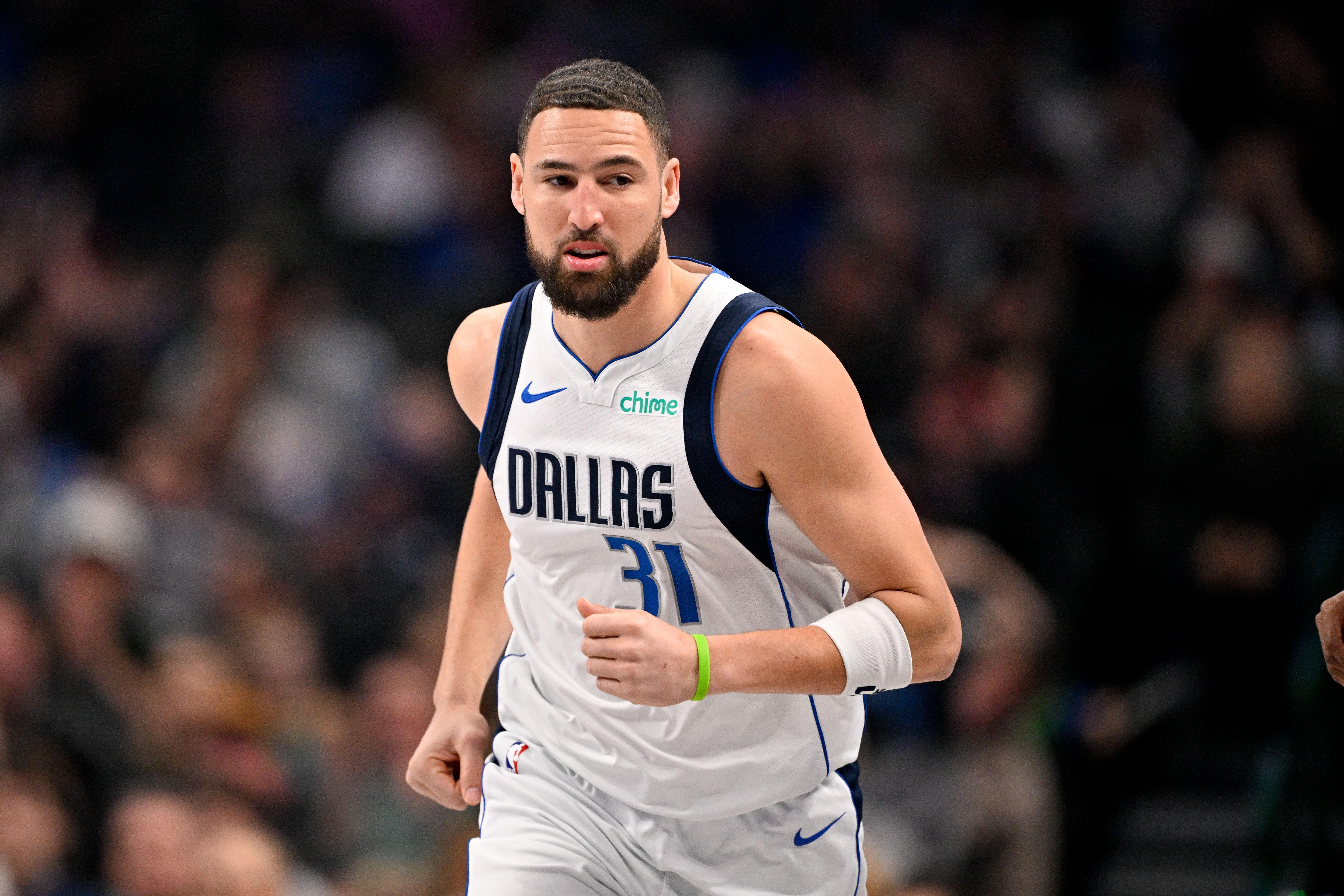 双功能入口-铁麻了！克莱替补10中2&amp;三分7中1仅拿5分1板2助